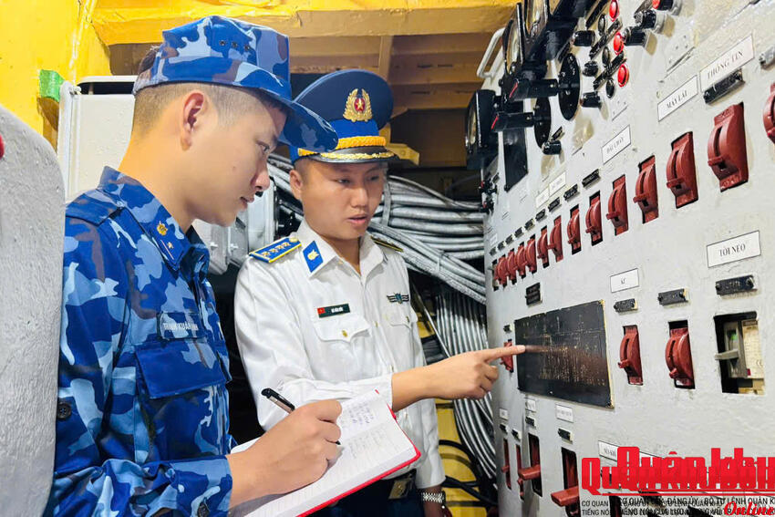Kỹ sư trẻ tận tâm với những “trái tim” của con tàu Cảnh sát biển