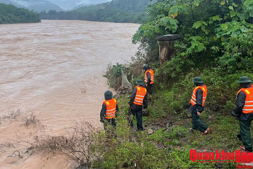 Bộ đội Biên phòng tỉnh Quảng Trị: Tập trung tìm kiếm một tài xế mất tích tại cầu tràn La Lay