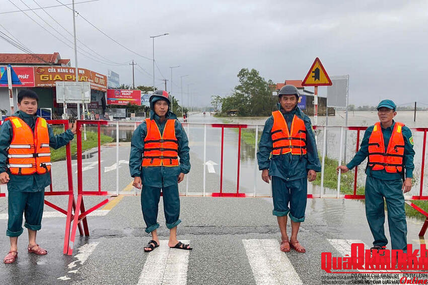 Lực lượng vũ trang thành phố Huế sẵn sàng ứng phó với mưa lũ