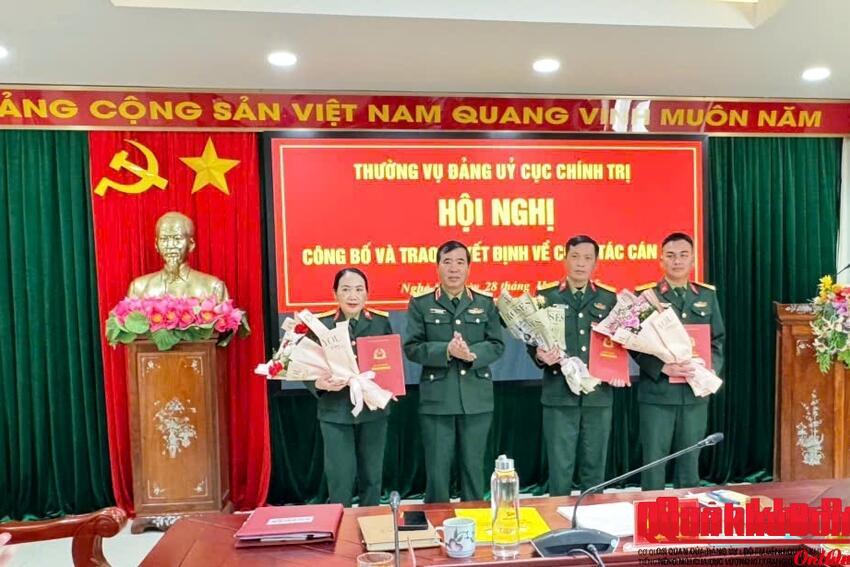 Thường vụ Đảng ủy Cục Chính trị: Trao quyết định thăng quân hàm, nâng lương năm 2025