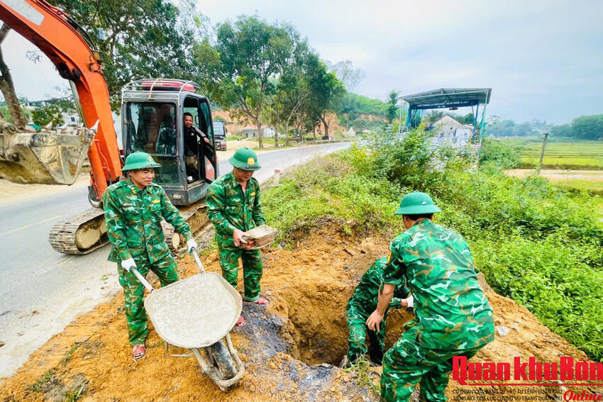 Hỗ trợ xã biên giới đèn chiếu sáng năng lượng mặt trời