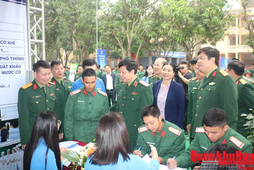 Quân khu 4: Tư vấn hướng nghiệp cho Bộ đội chuẩn bị xuất ngũ năm 2026