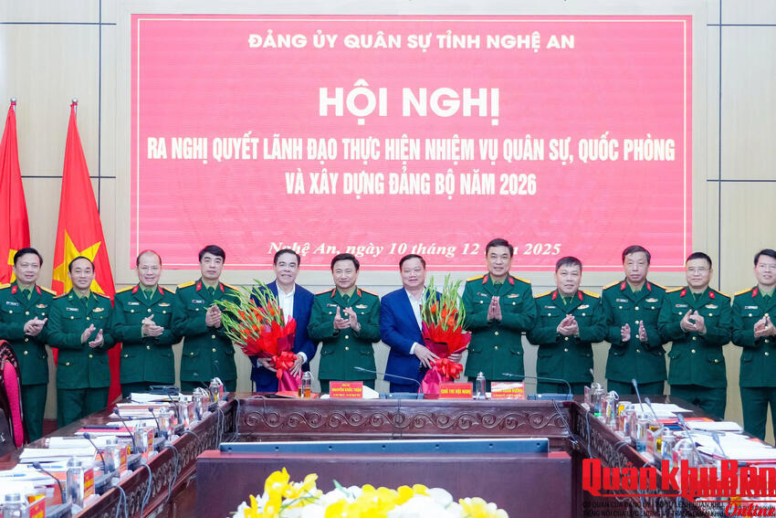Thiếu tướng Đoàn Xuân Bường, Chính ủy Quân khu dự Hội nghị Đảng ủy Quân sự tỉnh Nghệ An