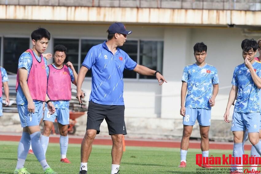 Mở cánh cửa vào chung kết