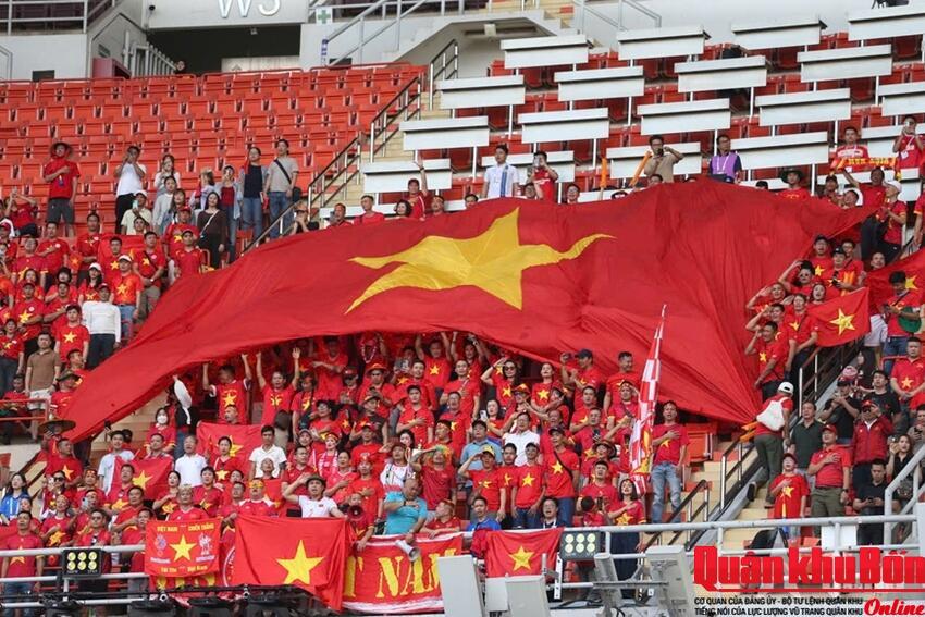 Văn Thuận, Thanh Nhàn tỏa sáng đưa U22 Việt Nam vào chung kết SEA Games 33