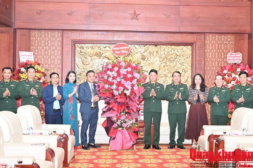 Các đơn vị chúc mừng Quân khu 4