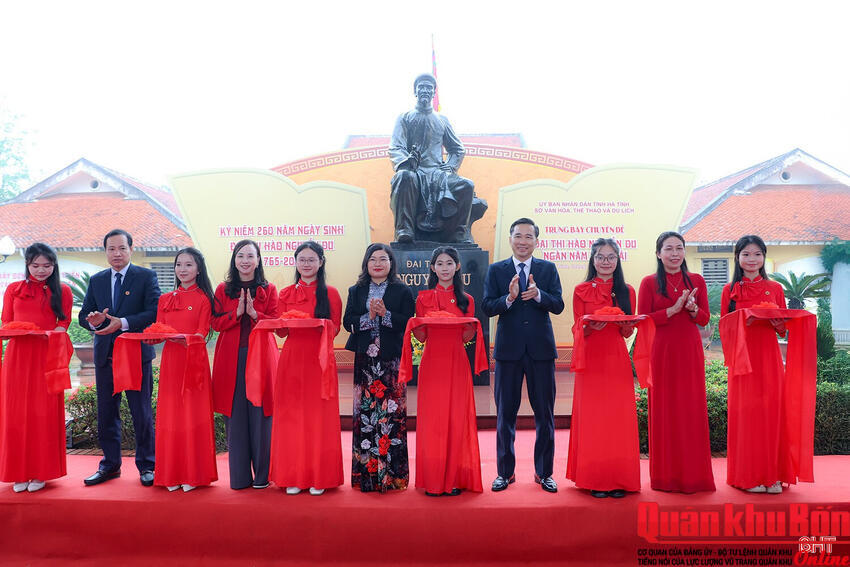 Khai mạc Trưng bày chuyên đề “Đại thi hào Nguyễn Du - ngàn năm nhớ mãi”