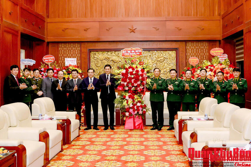 Tỉnh Nghệ An chúc mừng lực lượng vũ trang Quân khu 4