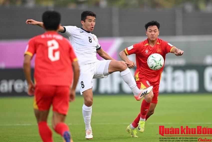 Đánh bại U23 Kyrgyzstan 2-1, U23 Việt Nam sáng cửa vào tứ kết