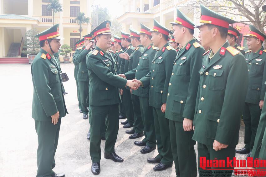 Thiếu tướng Hoàng Duy Chiến, Phó Tư lệnh Quân khu 4 thăm, chúc Tết các cơ quan, đơn vị trên địa bàn tỉnh Thanh Hóa