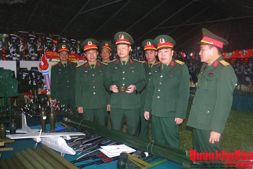 Thiếu tướng Hoàng Duy Chiến kiểm tra sẵn sàng chiến đấu và chúc Tết các đơn vị cơ sở