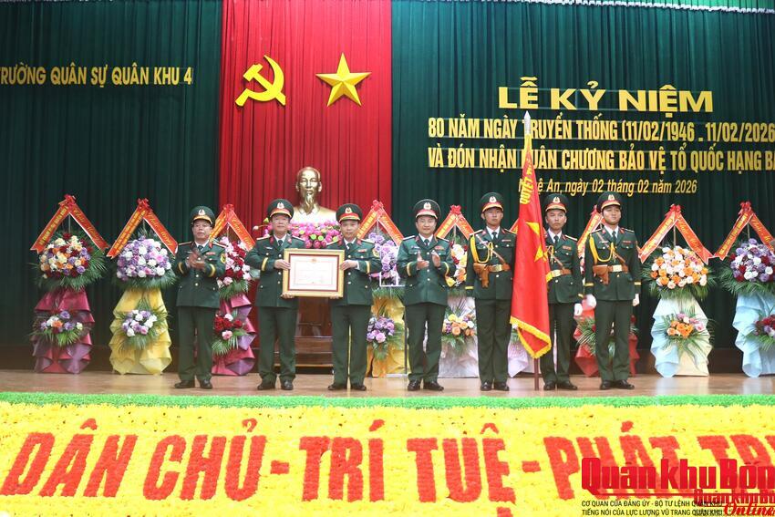 Trường Quân sự Quân khu 4 kỷ niệm 80 năm Ngày truyền thống và đón nhận Huân chương Bảo vệ Tổ quốc hạng Ba