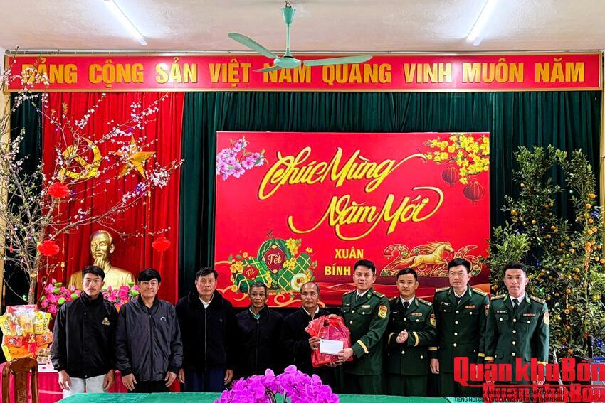 Thắm tình hữu nghị trong những ngày Xuân