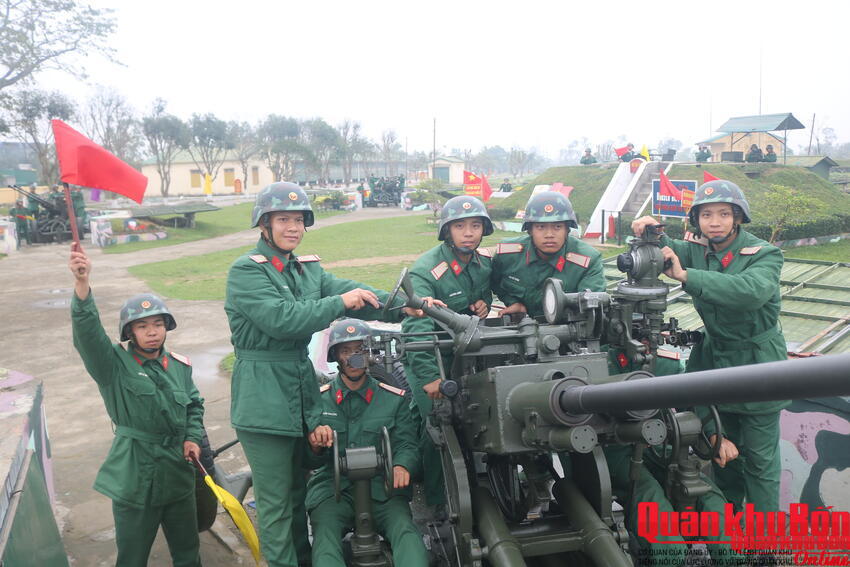 “Mùa Xuân người cầm súng”