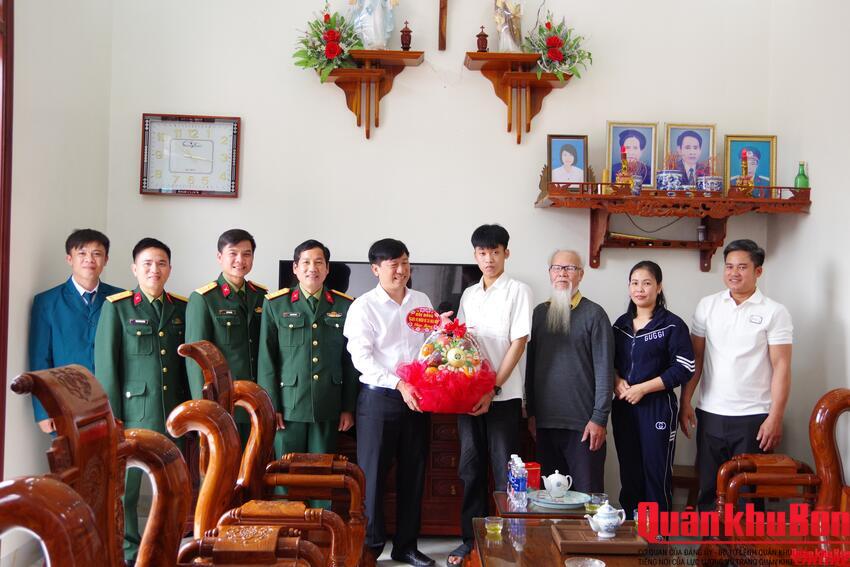 Thanh niên xã Nga Sơn hăng hái lên đường nhập ngũ