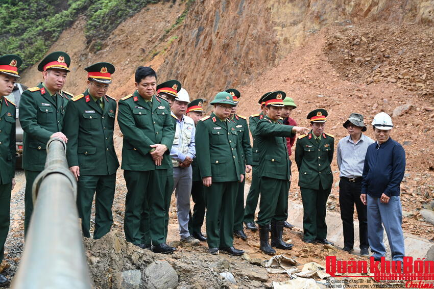 Tư lệnh Quân khu 4 yêu cầu đẩy nhanh tiến độ thi công Dự án đường 74 Nam Đông – A Lưới