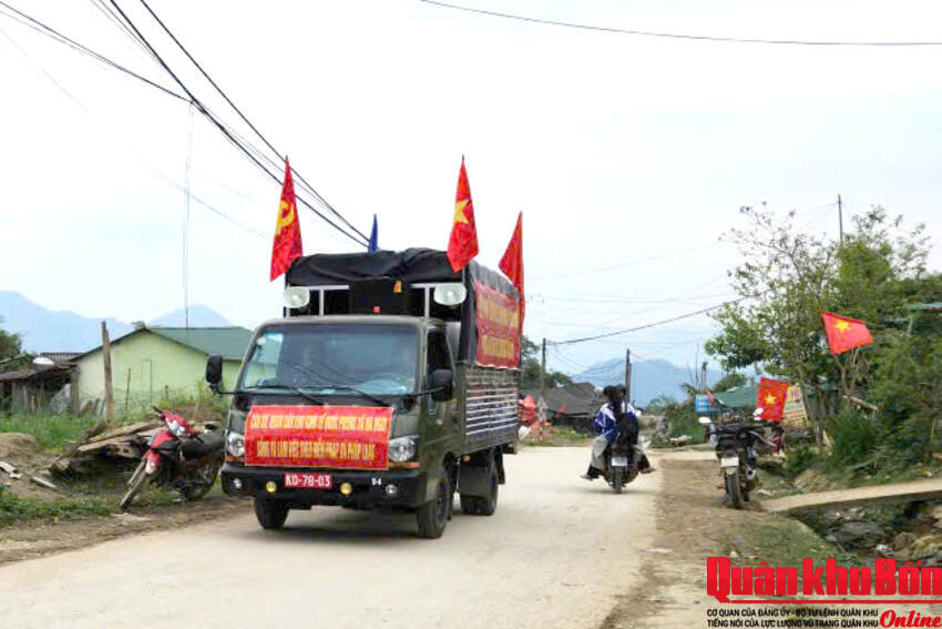 Đoàn Kinh tế - Quốc phòng 4 (Quân khu 4) đồng hành cùng nhân dân biên giới trong “Ngày hội non sông”