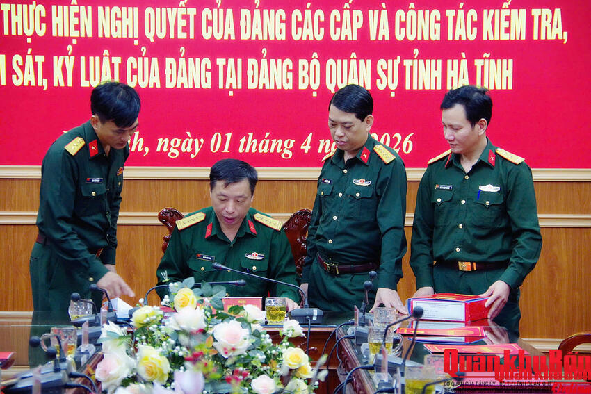 Ủy ban Kiểm tra Đảng ủy Quân khu 4 làm việc với Đảng ủy Quân sự tỉnh Hà Tĩnh