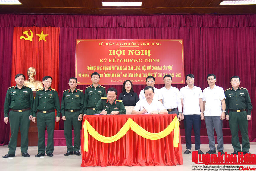 Lữ đoàn Phòng không 283 ký kết phối hợp công tác dân vận với phường Vinh Hưng