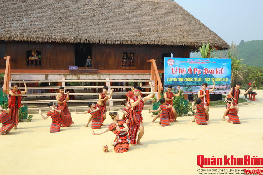 “Tiếng chiêng” vang vọng gọi  “hồn làng” - Kỳ 1: "Hồn làng” trong nhịp chiêng, điệu múa