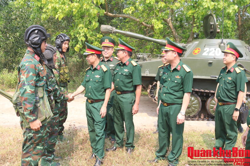 Bộ Tổng tham mưu Quân đội Nhân dân Việt Nam kiểm tra sẵn sàng chiến đấu tại Bộ Chỉ huy Quân sự thành phố Huế.