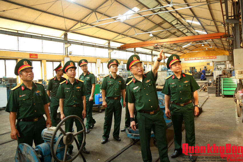 Quân khu 4: Kiểm tra công tác hậu cần, kỹ thuật tại Xưởng 467