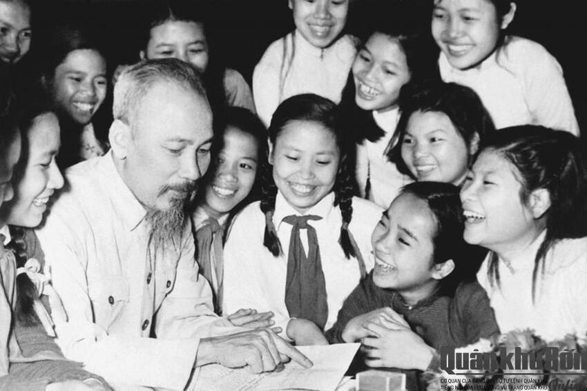 Tháng Năm nhớ Bác kính yêu