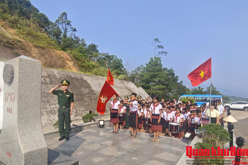 Nhân lên niềm tự hào cho học sinh vùng biên