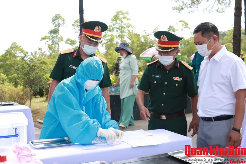 Thành phố Huế triển khai lấy mẫu, số hóa thông tin 1.456 hài cốt liệt sĩ tại Nghĩa trang Liệt sĩ thành phố