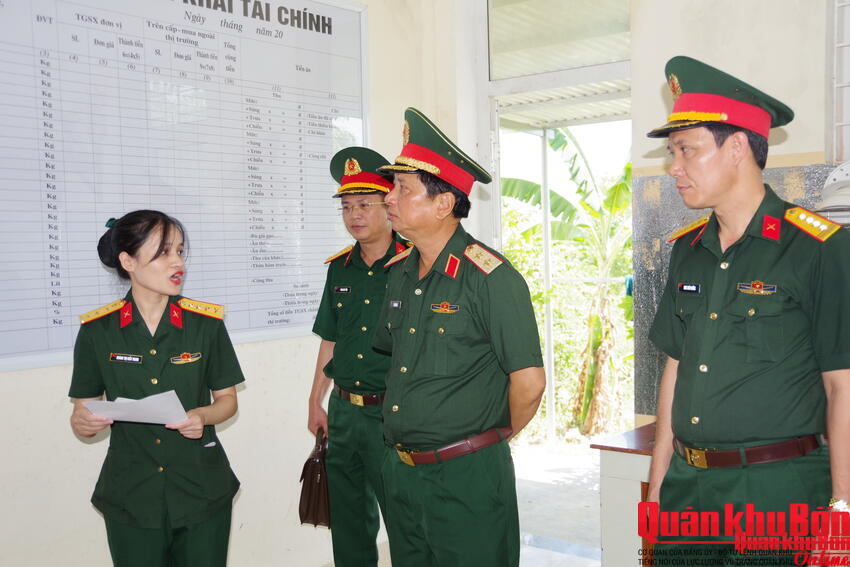 Tư lệnh Quân khu 4 kiểm tra tại Hà Tĩnh và Quảng Trị