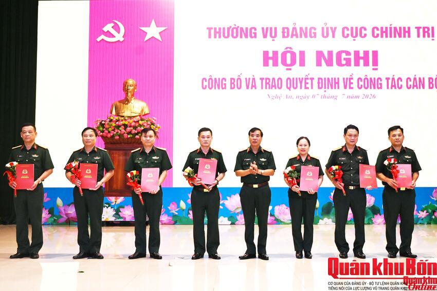 Cục Chính trị Quân khu 4: Trao quyết định nâng lương sĩ quan cấp bậc Thượng tá