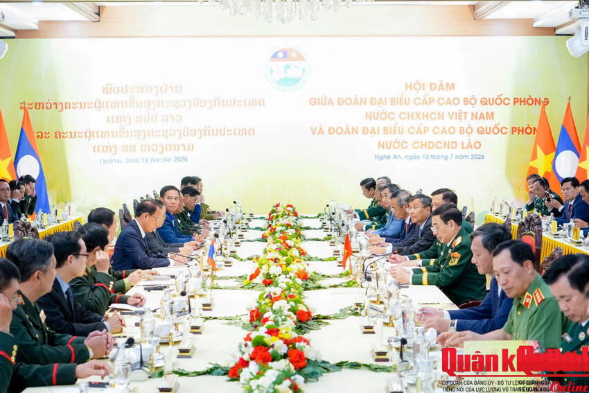 Hội đàm giữa Bộ trưởng Bộ Quốc phòng Việt Nam và Bộ trưởng Bộ Quốc phòng Lào