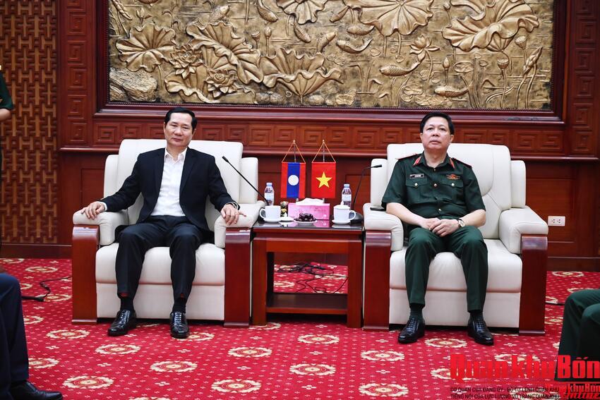 Thứ trưởng Bộ Quốc phòng Lào thăm Quân khu 4