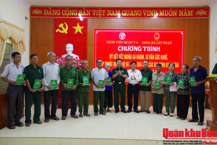 Bệnh viện Quân y 4 kết nghĩa với xã Cát Ngạn
