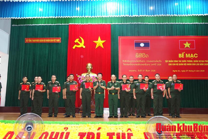 Bế mạc lớp tập huấn công tác quốc phòng, quân sự địa phương cho cán bộ Quân đội nhân dân Lào.