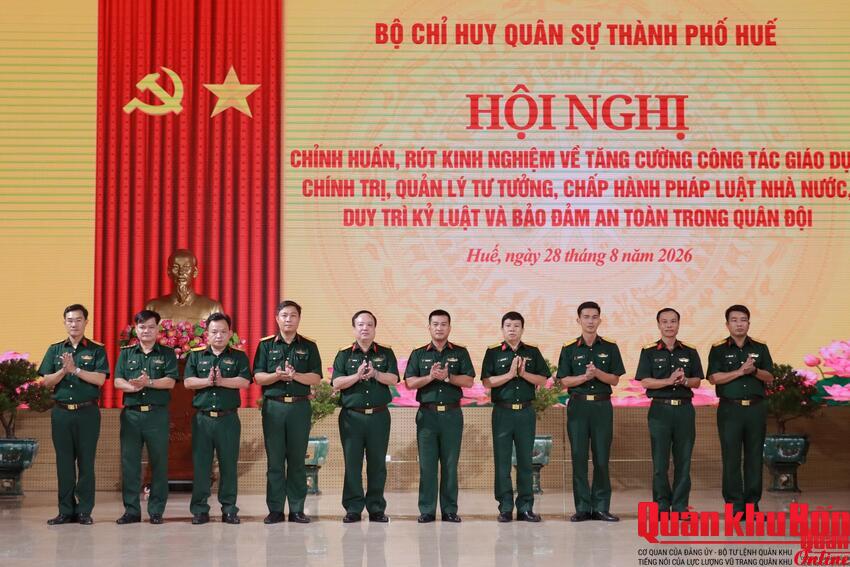 Bộ Chỉ huy Quân sự thành phố Huế hội nghị chỉnh huấn, rút kinh nghiệm công tác giáo dục chính trị