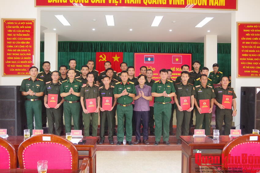 Hoàn thành lớp tập huấn cán bộ quân sự tỉnh BôLyKhămXay