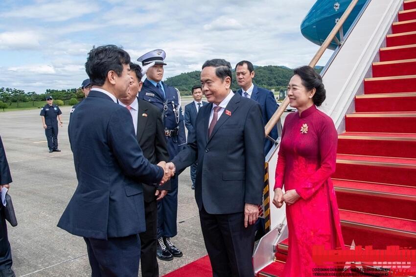 Chủ tịch Quốc hội Trần Thanh Mẫn và phu nhân tới Seoul, bắt đầu chuyến thăm chính thức Hàn Quốc