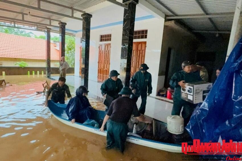 Quảng Trị: Ngập lụt tại nhiều khu dân cư, gần 1.500 cán bộ, chiến sĩ ứng phó mưa lũ