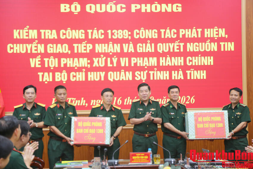 Thượng tướng Nguyễn Văn Gấu, Thứ trưởng Bộ Quốc phòng kiểm tra công tác 1389 tại Bộ Chỉ huy Quân sự tỉnh Hà Tĩnh