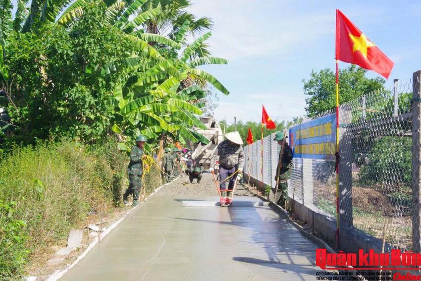 Toàn quân đẩy mạnh học tập, thực hành tư tưởng, đạo đức, phương pháp, phong cách Hồ Chí Minh