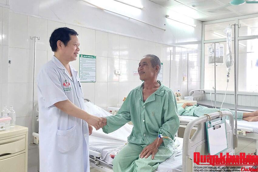 Bệnh viện Quân y 4 lấy 87 viên sỏi đường mật cho bệnh nhân 63 tuổi.