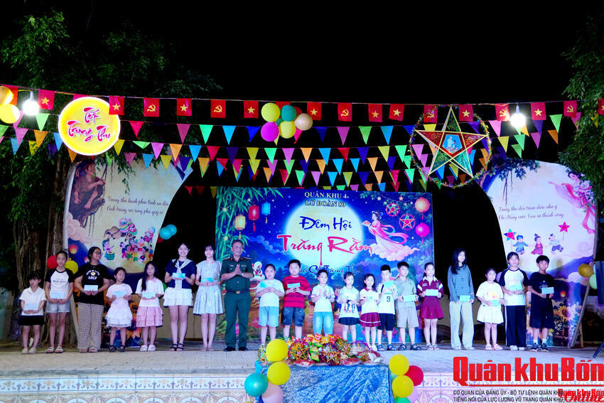 Lữ đoàn Thông tin 80 (Quân khu 4): Sôi nổi Đêm hội Trăng rằm