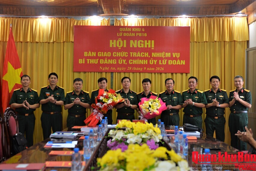 Quân khu 4: Bàn giao chức vụ Chính ủy Lữ đoàn Pháo binh 16