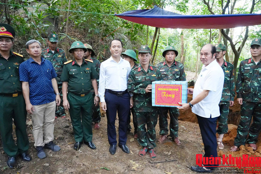 Lãnh đạo Thành phố Huế kiểm tra và động viên Đội 192