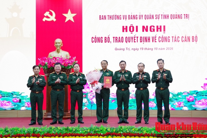 Ban Thường vụ Đảng ủy Quân sự tỉnh Quảng Trị công bố, trao quyết định về công tác cán bộ