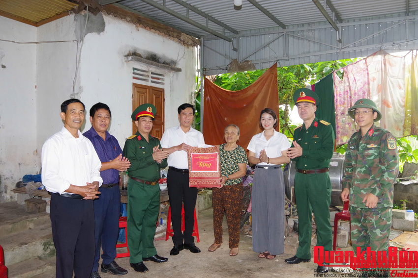 Thành phố Huế: Trao quà cho các gia đình chính sách, hộ nghèo, có hoàn cảnh đặc biệt khó khăn tại xã Nam Đàn, tỉnh Nghệ An