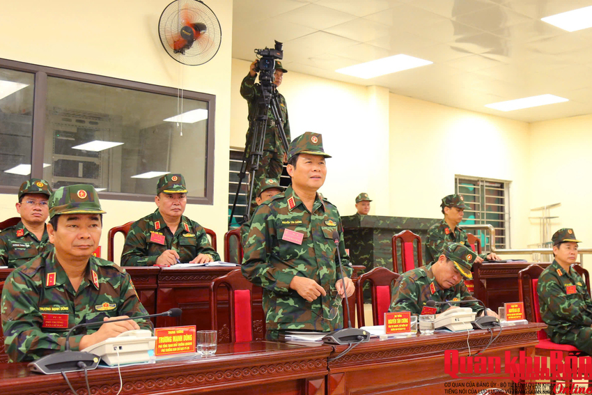 Đại tướng Nguyễn Tân Cương theo dõi, chỉ đạo diễn tập tác chiến phòng thủ Quân khu 4 năm 2026