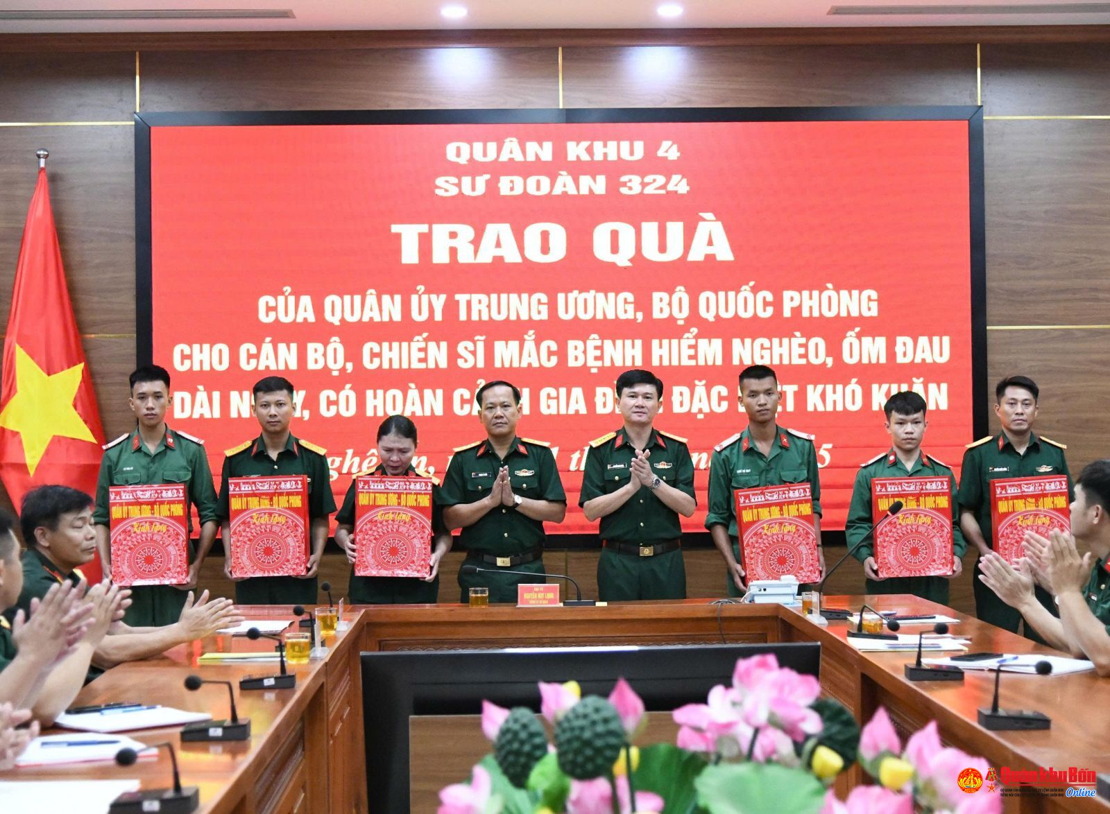 Sư đoàn 324: Trao quà của Quân ủy Trung ương, Bộ Quốc phòng cho cán bộ, chiến sĩ có hoàn cảnh khó khăn