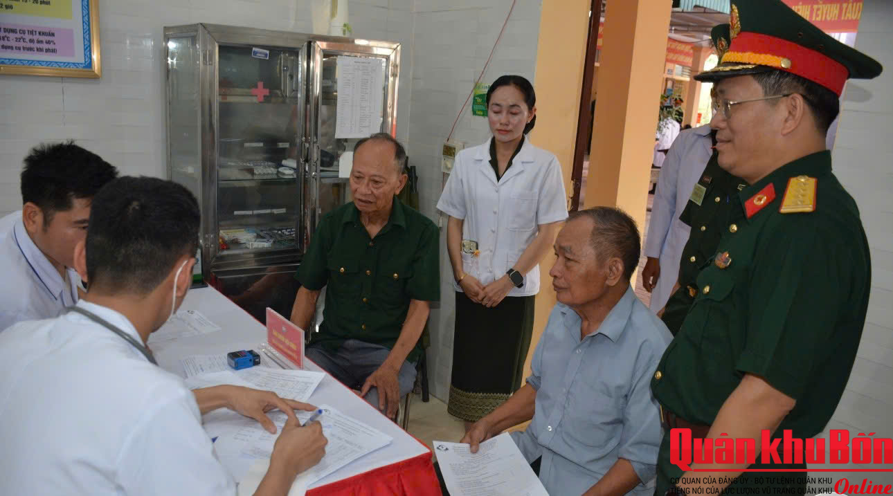 Bệnh viện Quân y 4 khám bệnh, cấp thuốc miễn phí cho Nhân dân xã Kim Bảng